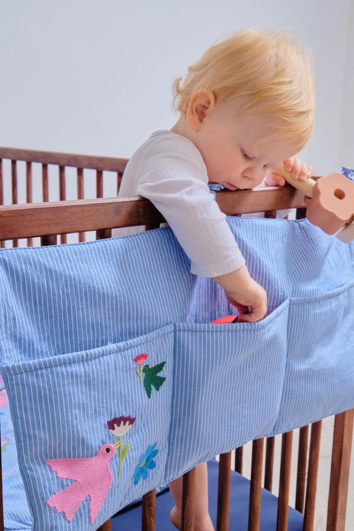 Babybed-organizer met geborduurde vogels