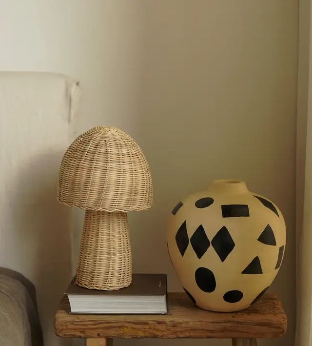 Rattan mushroom table lamp