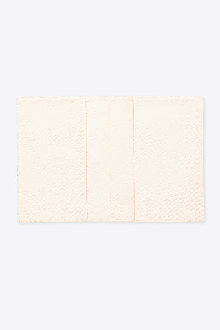 Geborduurde baby-gezondheidsboekjesomslag met bloemenmotief – beige denim