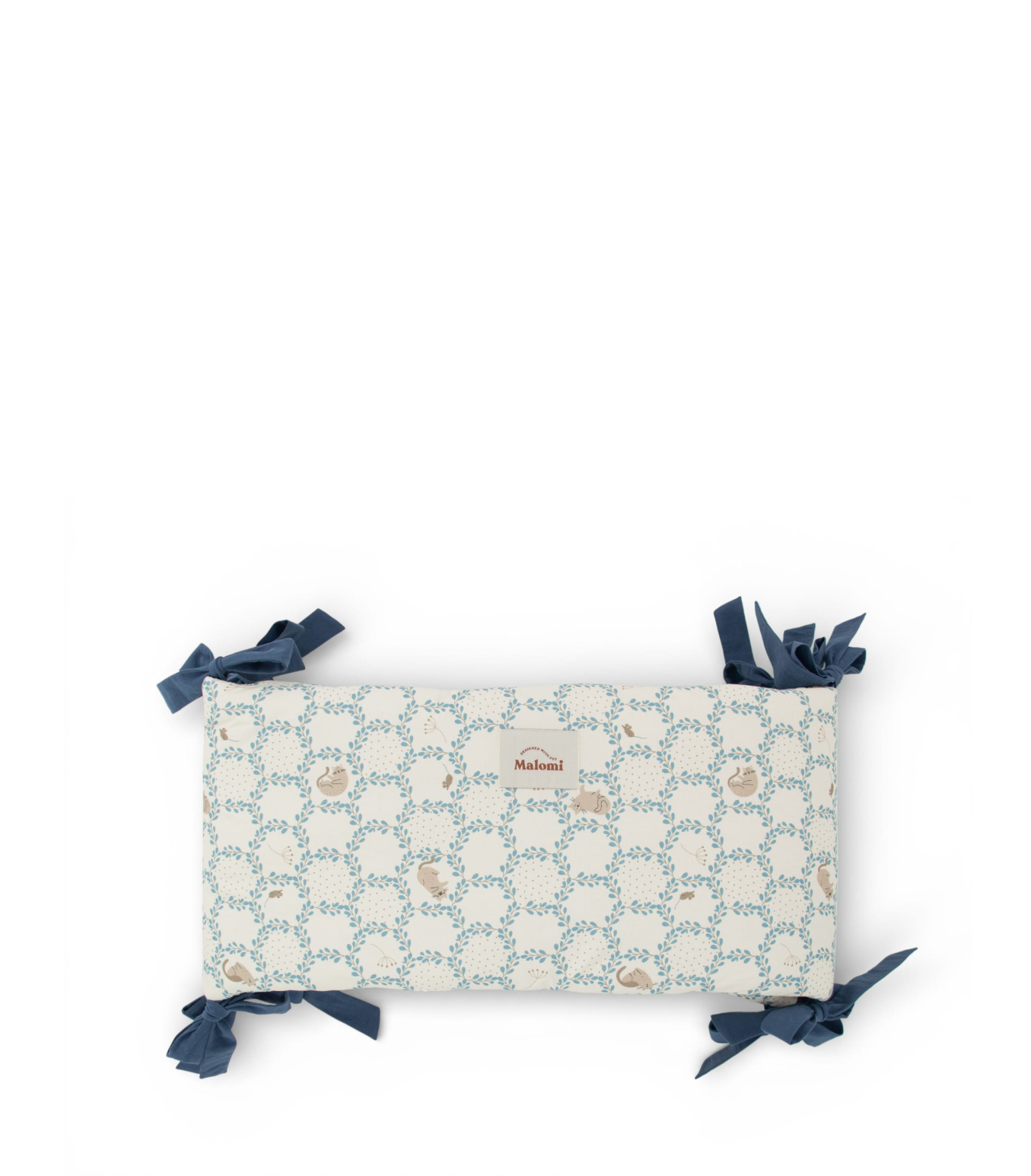 Floral hypoallergenic cot bumper