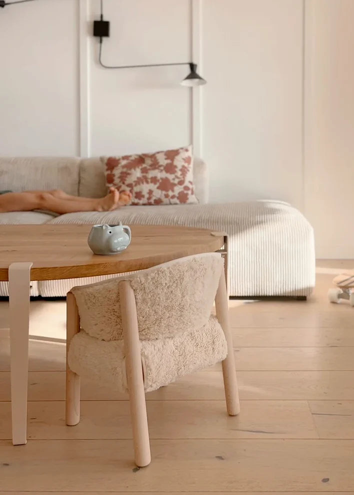 interieur foto met faux fur kinderstoel