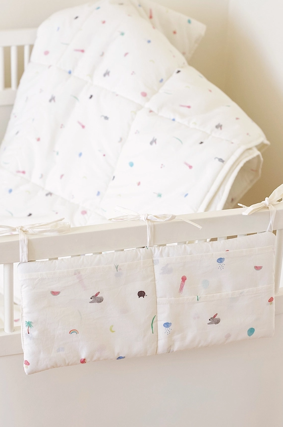 Off-white bed pocket