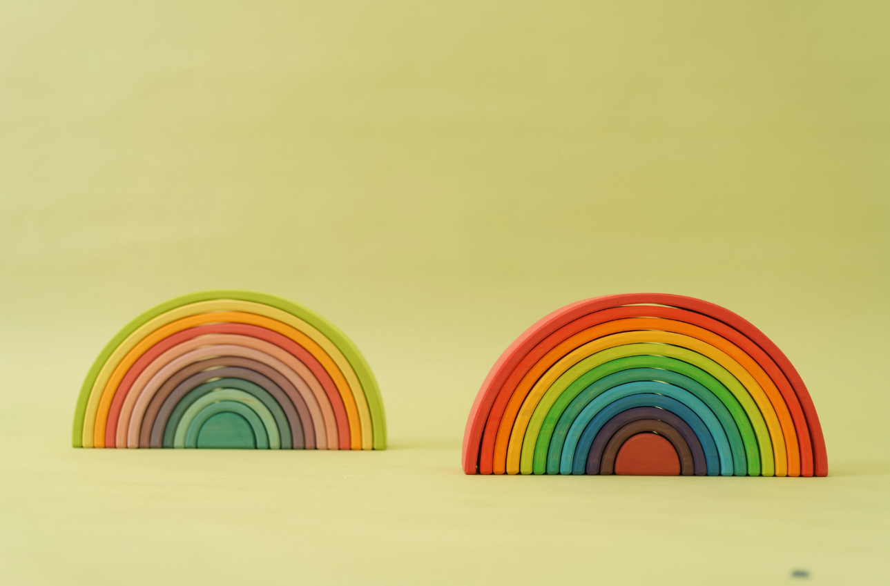 Grote regenboogstapeltorenset