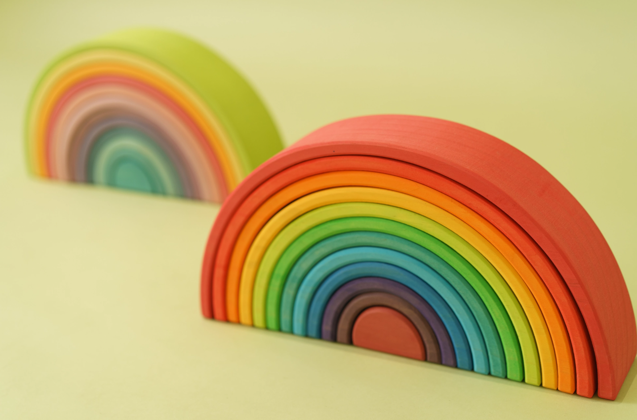 Grote regenboogstapeltorenset