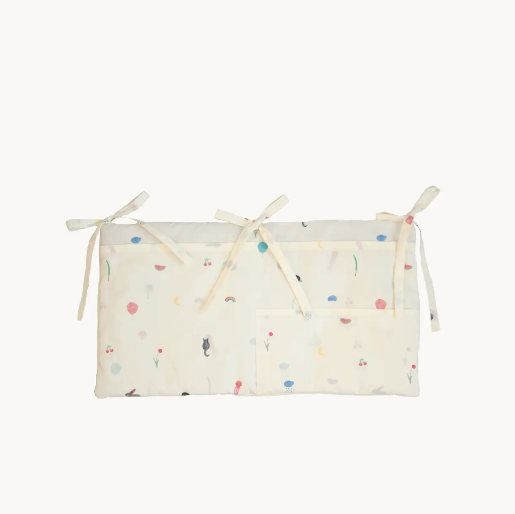 Off-white bed pocket