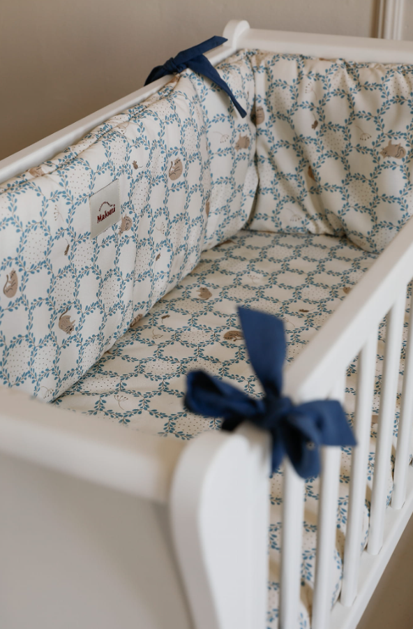 Floral hypoallergenic cot bumper