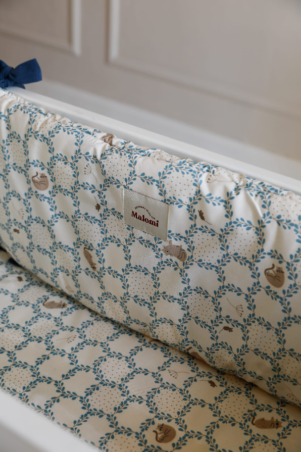 Floral hypoallergenic cot bumper